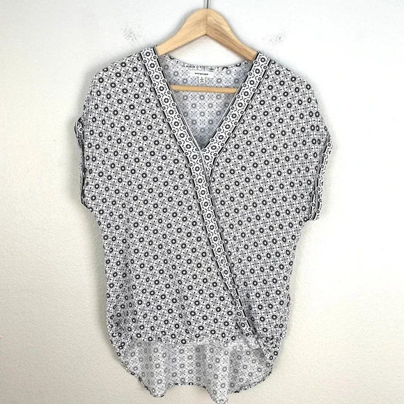 Max Studio Womens Small Short Sleeve Surplice Blouse V Neck Top Shirt - Picture 7 of 12